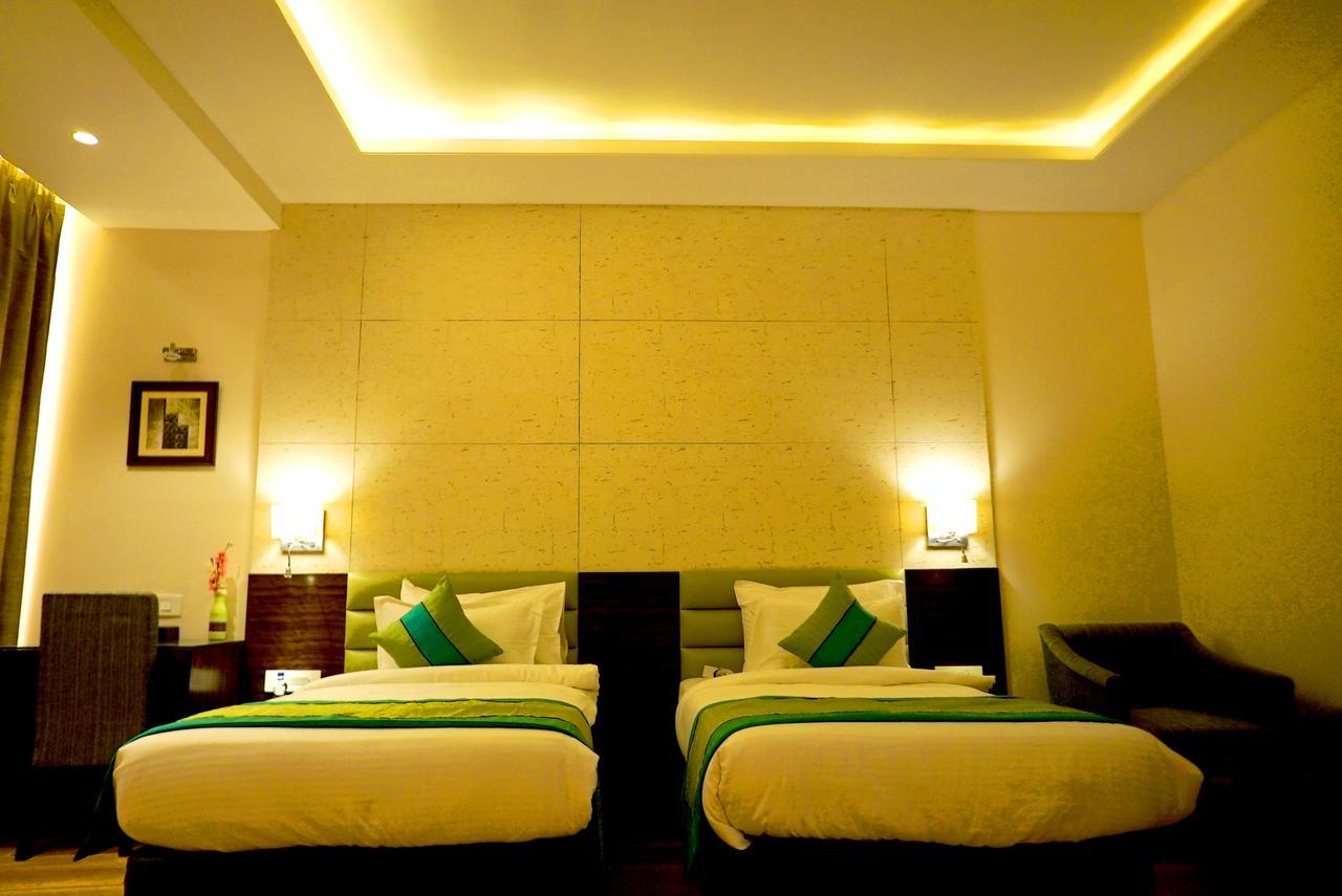 Hotel The Mystic Palms Mathura Zewnętrze zdjęcie