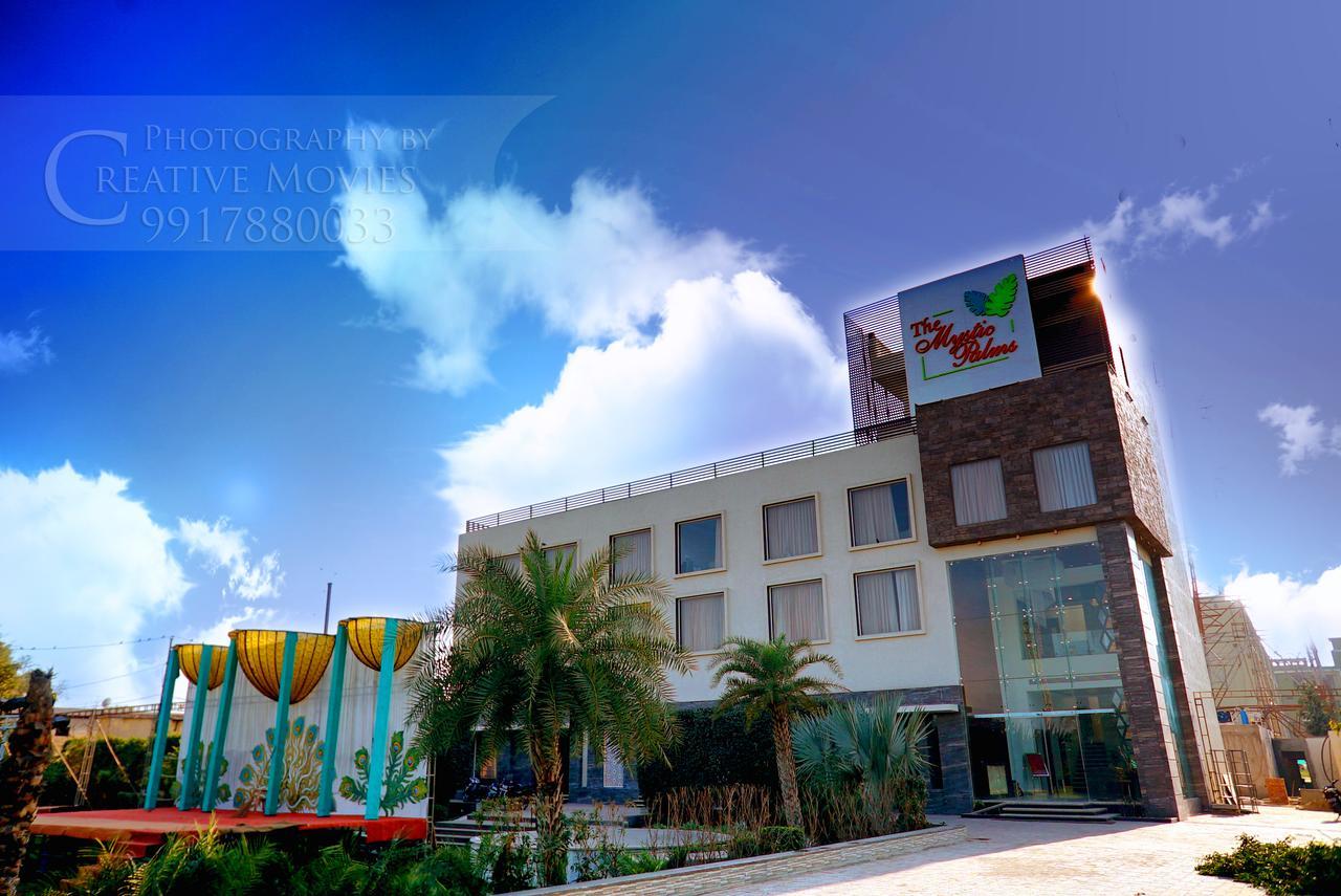 Hotel The Mystic Palms Mathura Zewnętrze zdjęcie
