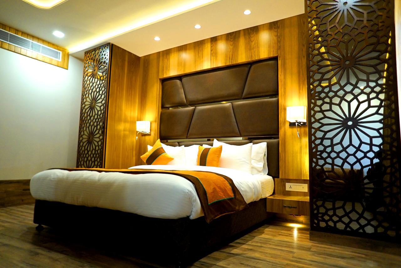 Hotel The Mystic Palms Mathura Zewnętrze zdjęcie