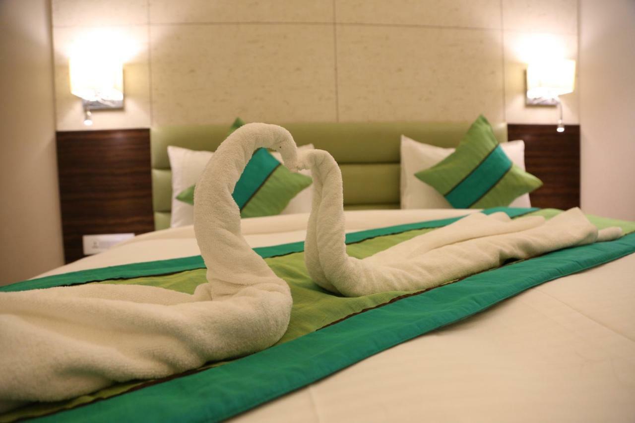 Hotel The Mystic Palms Mathura Zewnętrze zdjęcie